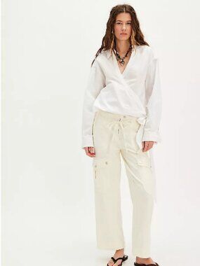 We The Free; Free People; Park Ave Pull-On Cargo Pants; Size Large; Ivory; EUC